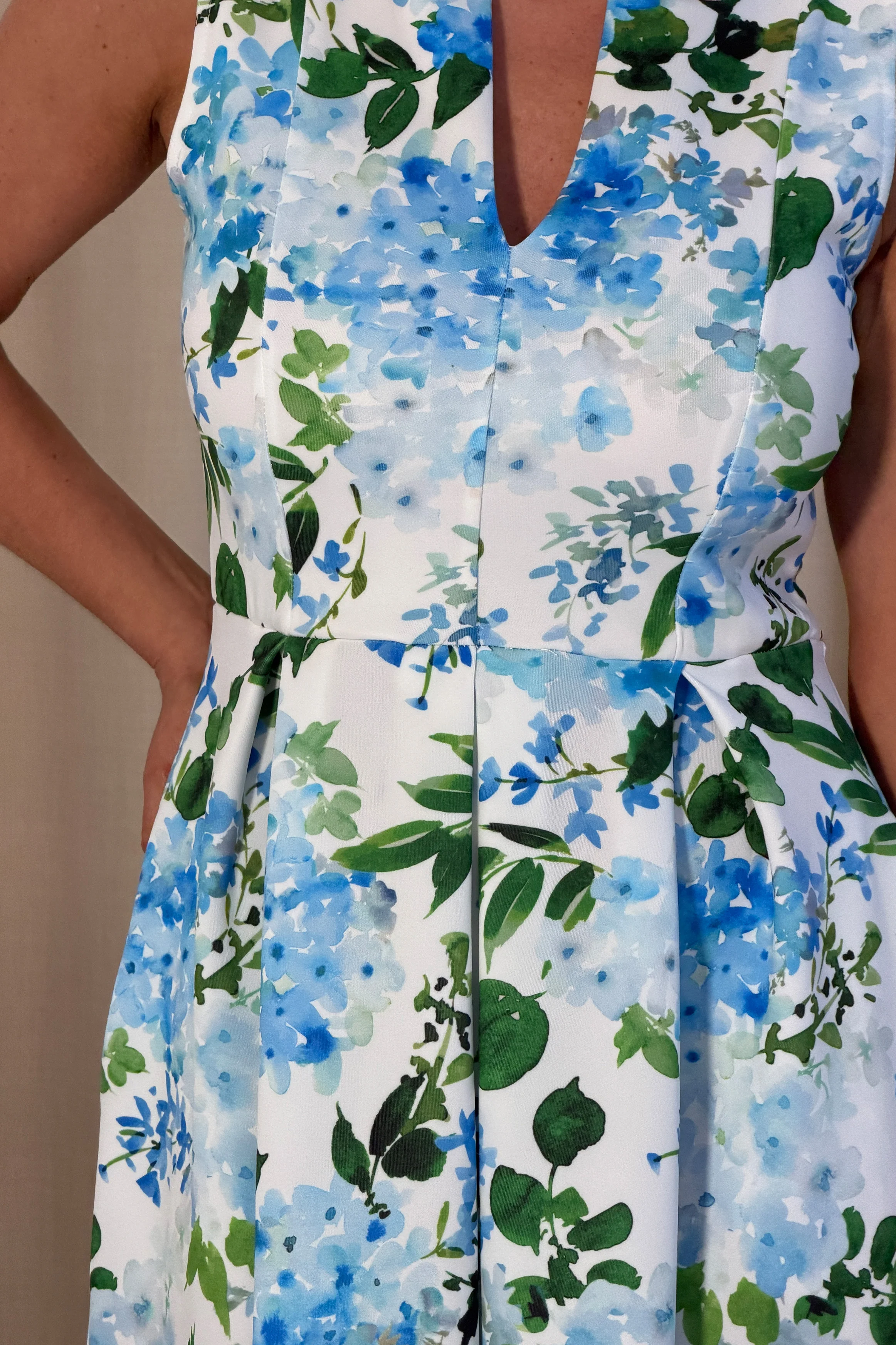 Ameya Notch Neck Sleeveless Midi Dress Blue Floral - Image 2