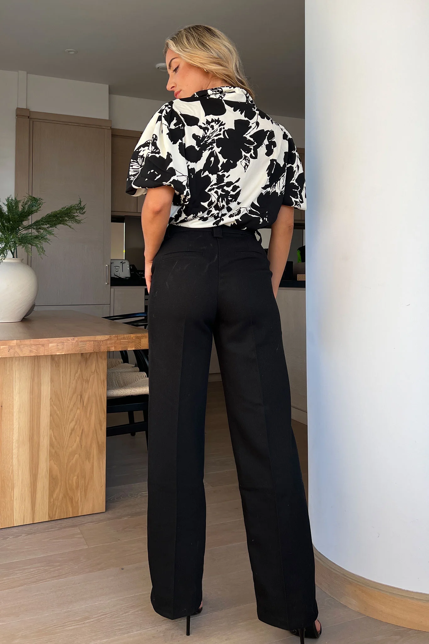 Ashley Monochrome Floral Puff Sleeve Shirt - Image 5