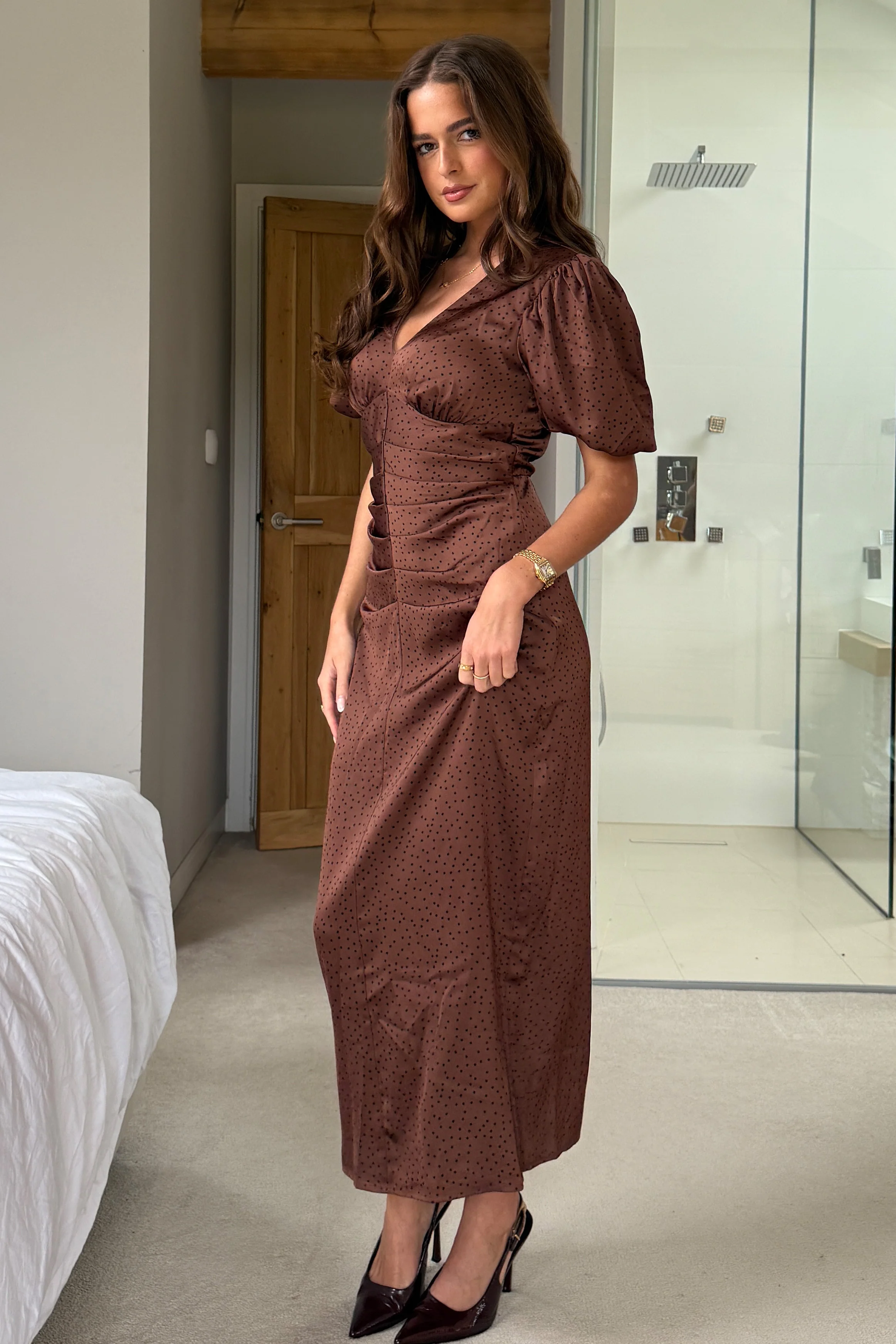 Clare V-Neck Ruched Detailing Brown Polka Midi Dress - Image 4
