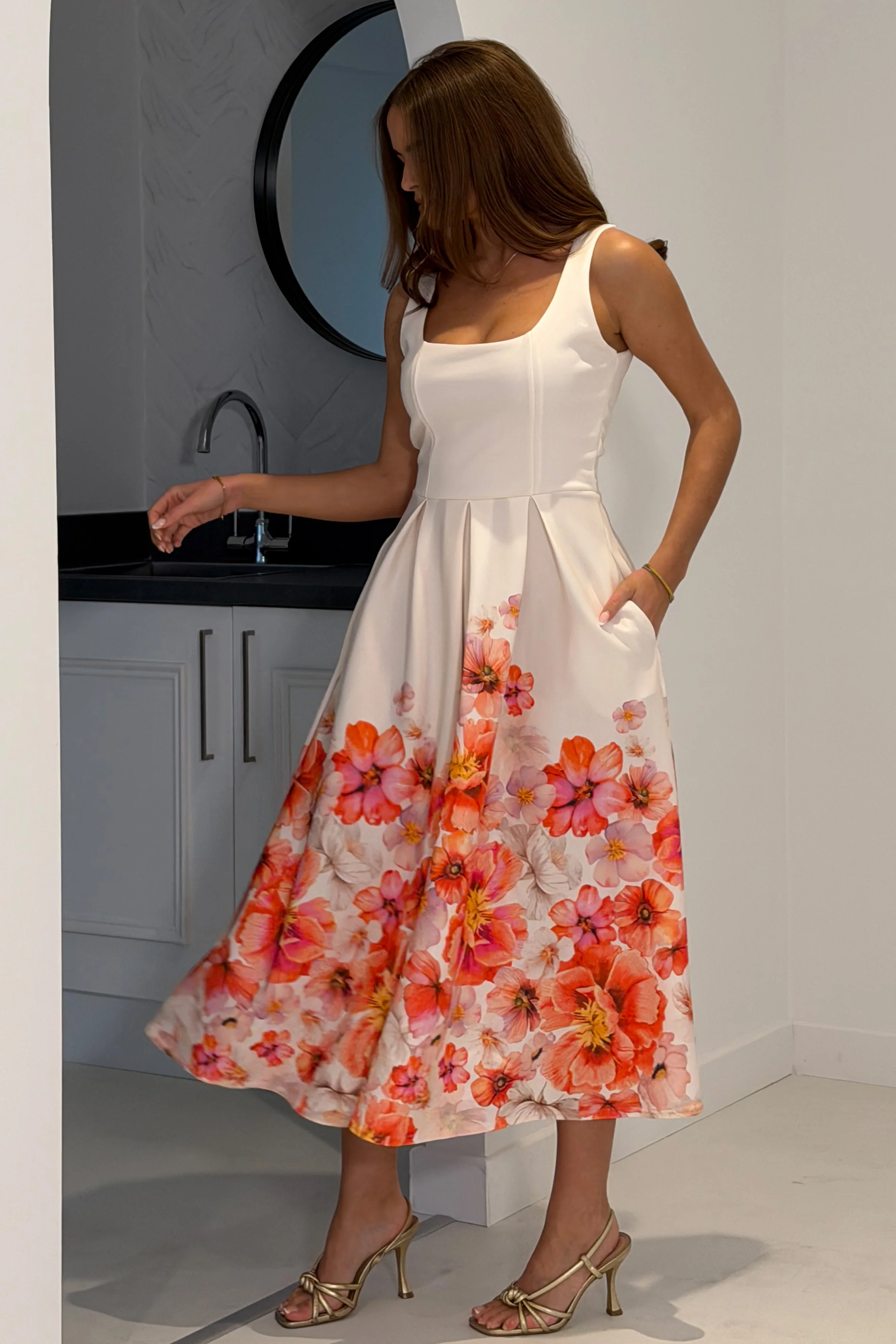 Erica Square Neck Pleated Midi Dress Floral print - Image 4