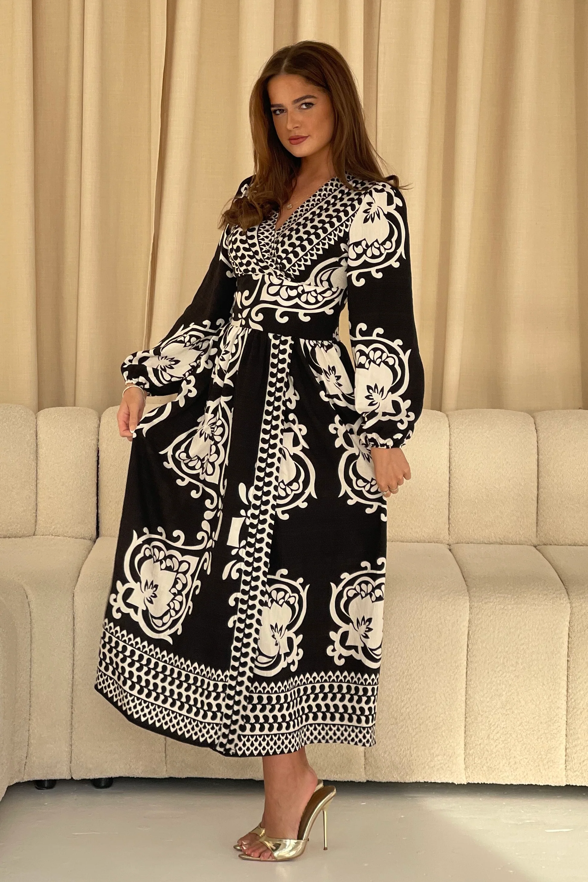 Juno Border Print Long Sleeve Maxi Dress Black - Image 4
