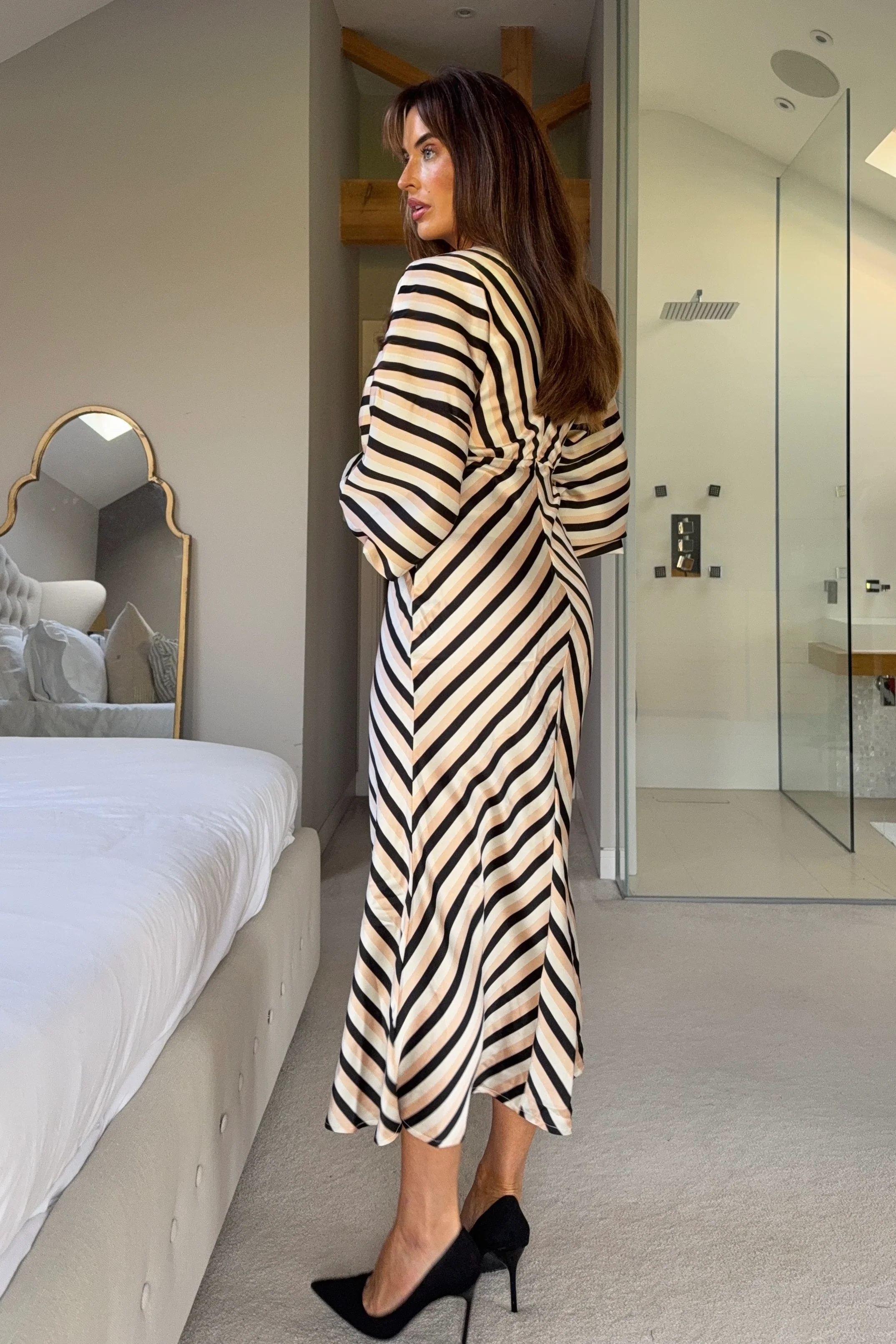 London V Neck Long Sleeves Maxi Dress In Stripe - Image 4