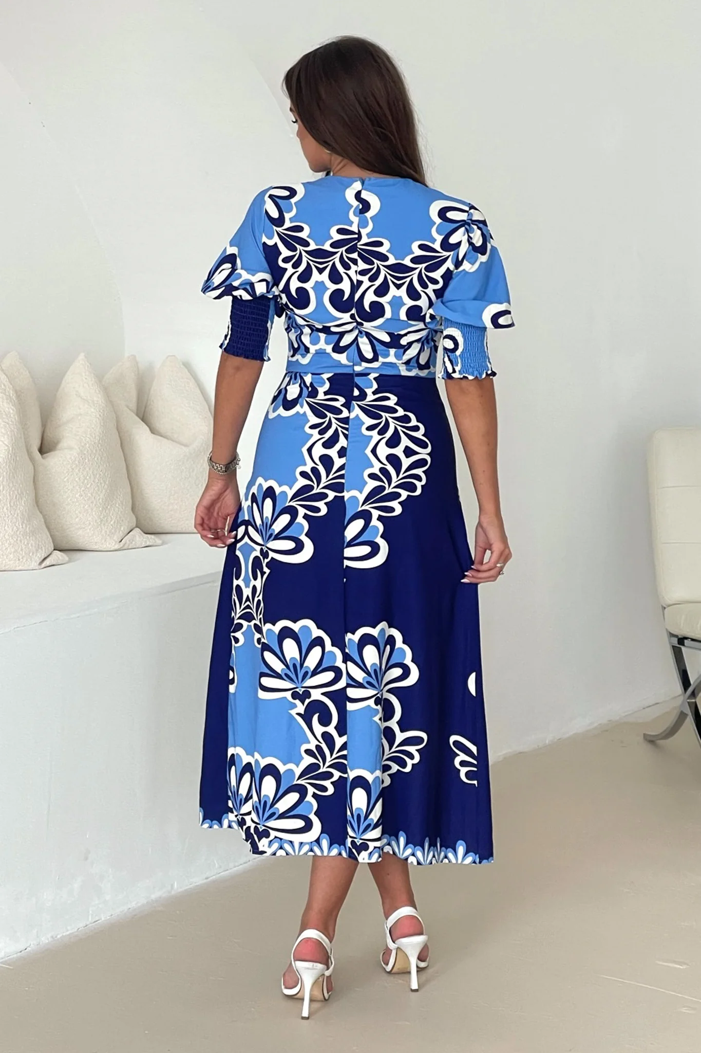Shayla Blue Print Shirred Cuff Midi Dress - Image 4