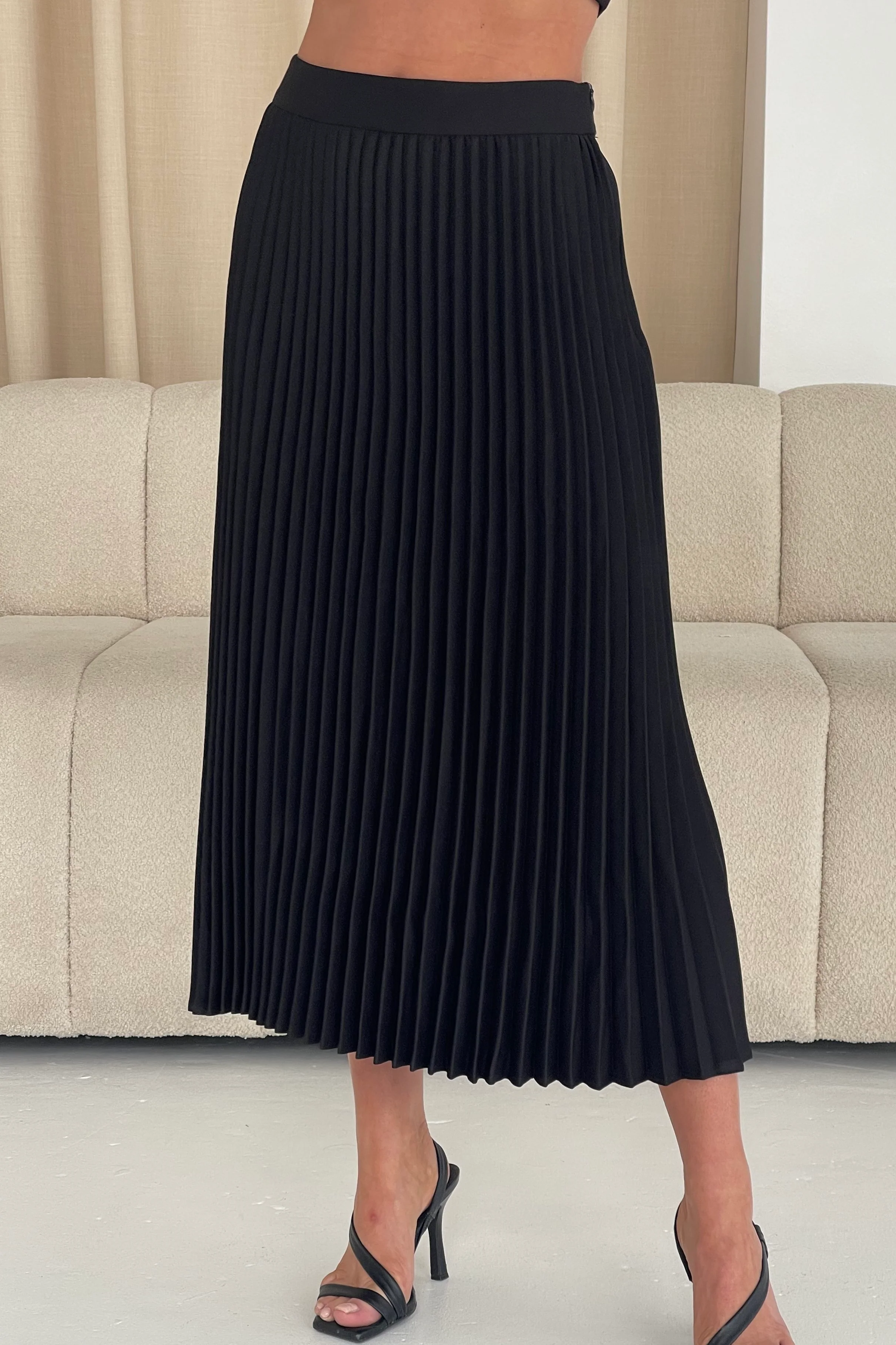 Sienna Pleated Midi Skirt Black - Image 2