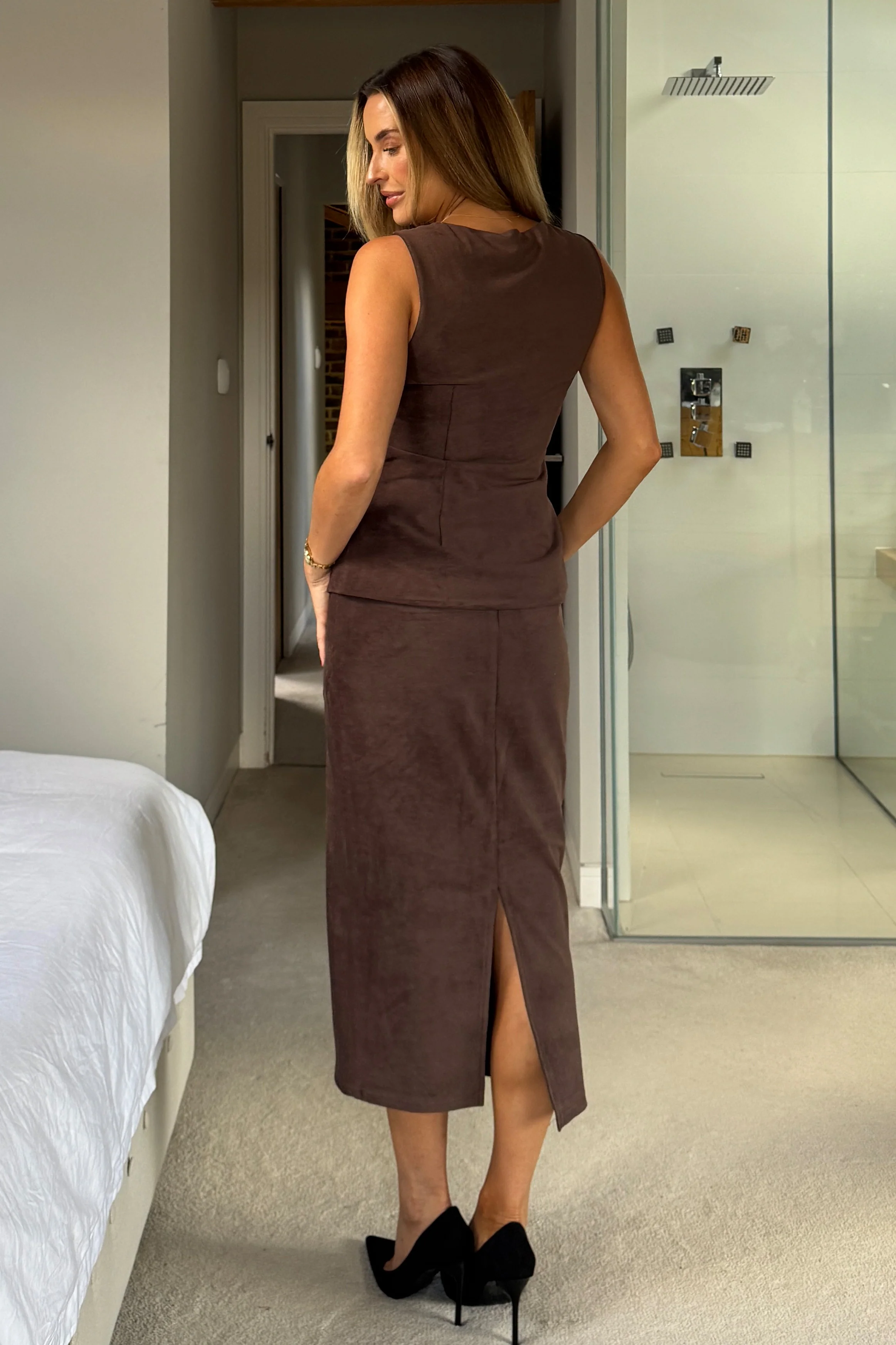 Vicky Reversible Tailored Suede Skirt Chocolate - Image 4